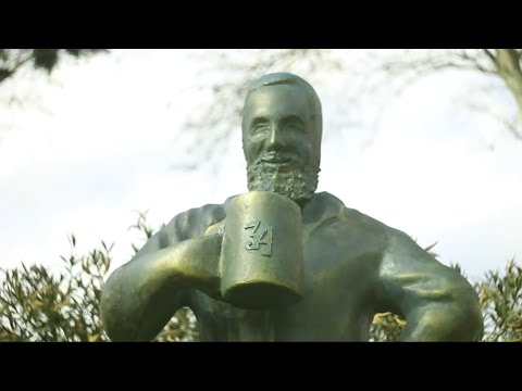 STATUE JUST FOR LOVING BEER