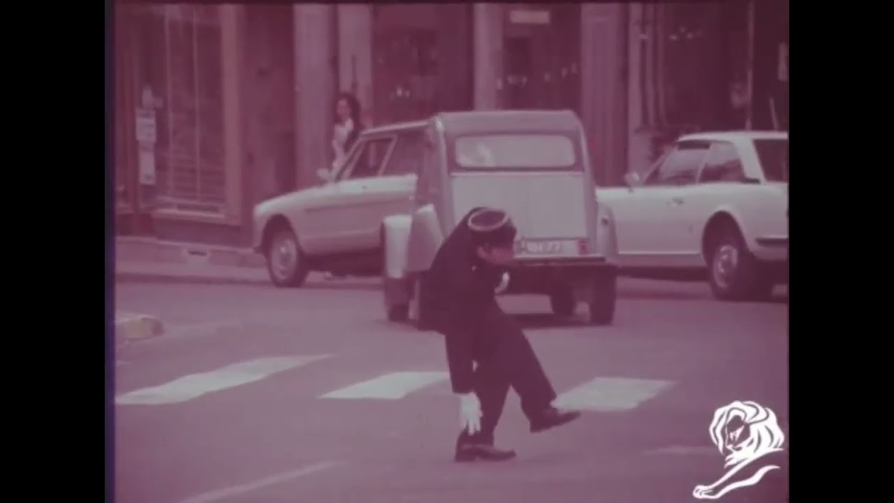 LES HOMMES QUI REMONENT LEURS CHAUSSETTES - image 1