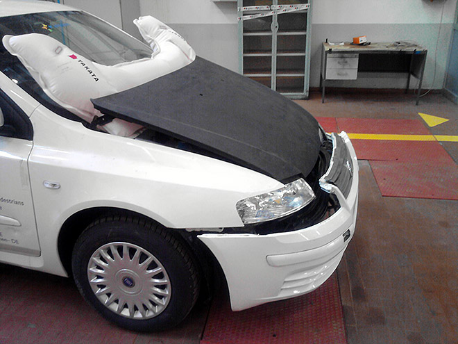 VOLVO AIRBAG: PEDESTRIAN, RUNNER, CYCLIST