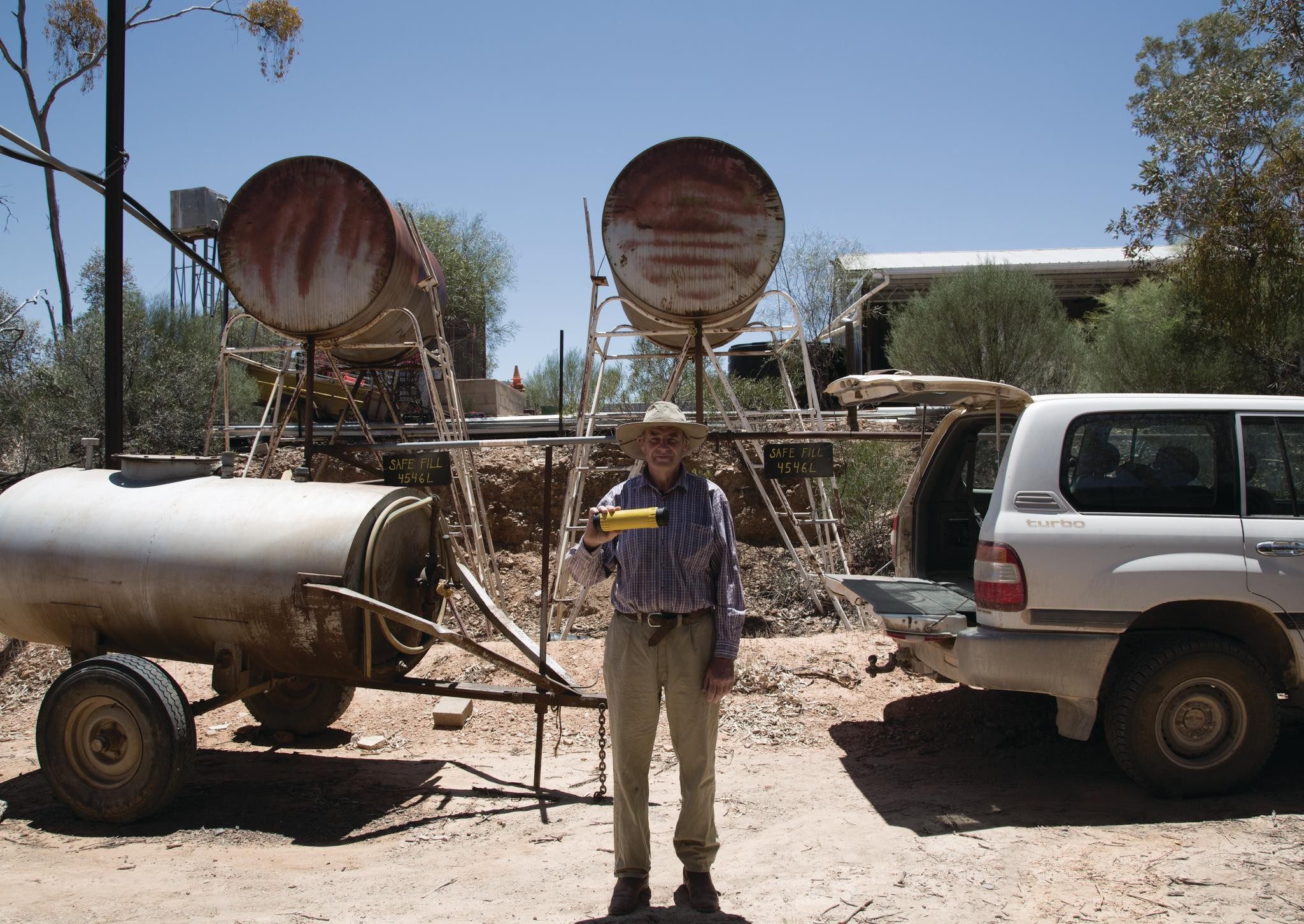 LANDCRUISER EMERGENCY NETWORK - image 1